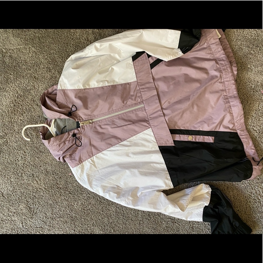 HOLLISTER windbreaker/never worn